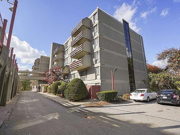3rd image of 55 Tall Oaks Dr Unit T3