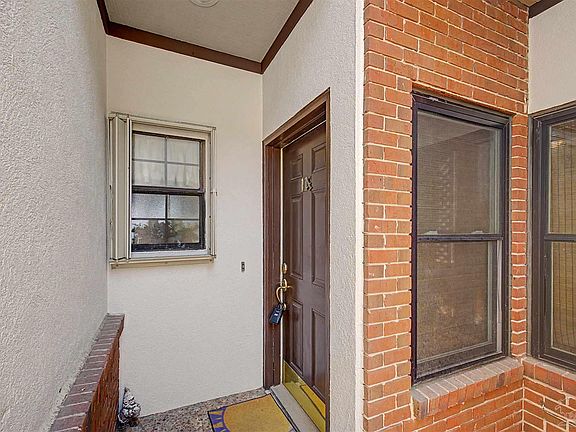 3rd image of 114 Baybridge Dr