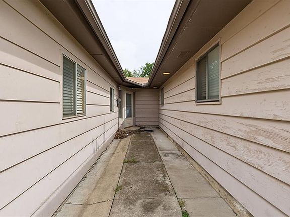 2nd image of 429 W Fairchild Dr