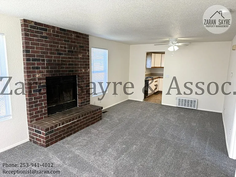 709 9th St SE — Photo 2