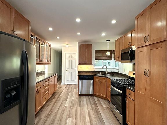 3rd image of 429 Daytona Dr
