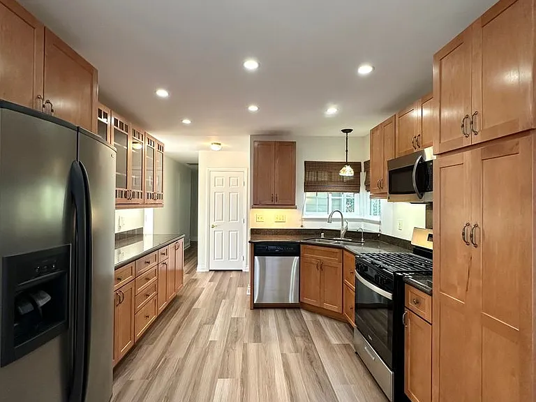 429 Daytona Dr — Photo 3