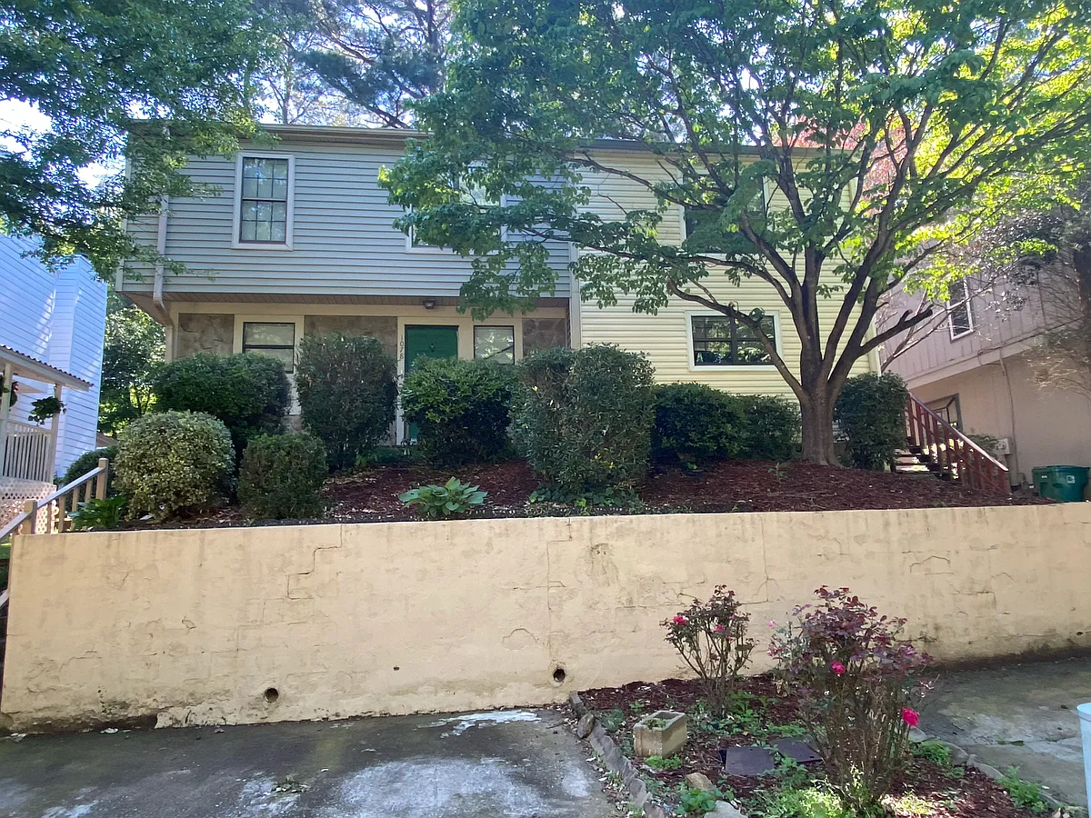 Building Photo - 1078 Falling Water Dr SE