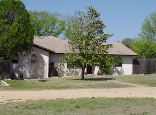 120 Looker Dr, Ingram, TX 78025