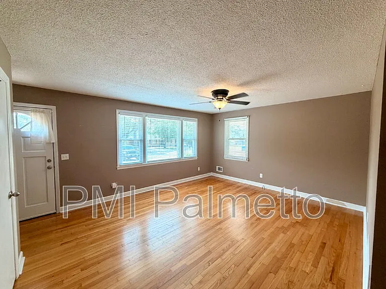 1727 Sandra Dr — Photo 3