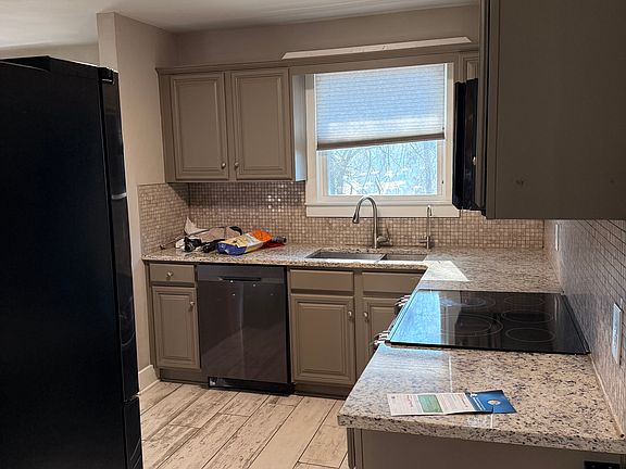 3rd image of 237 Eisenhower Dr