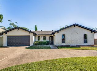 809 Stratford Dr, Bedford, TX 76021