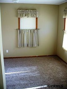 2nd image of 915 1st Ave
