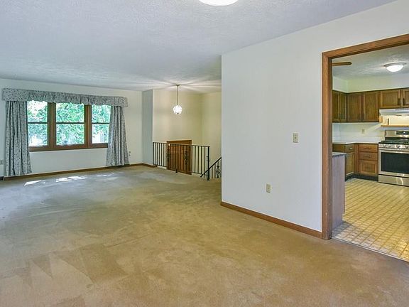 5th image of 3518 Wellington Dr