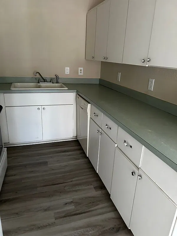 3 bed, 2.0 bath, 1080 sqft, $1,650 — Photo 3