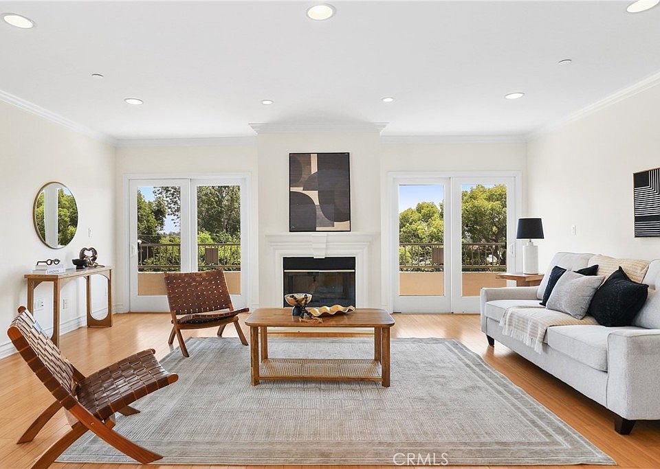 1st image of 1838 Westholme Ave Unit 301