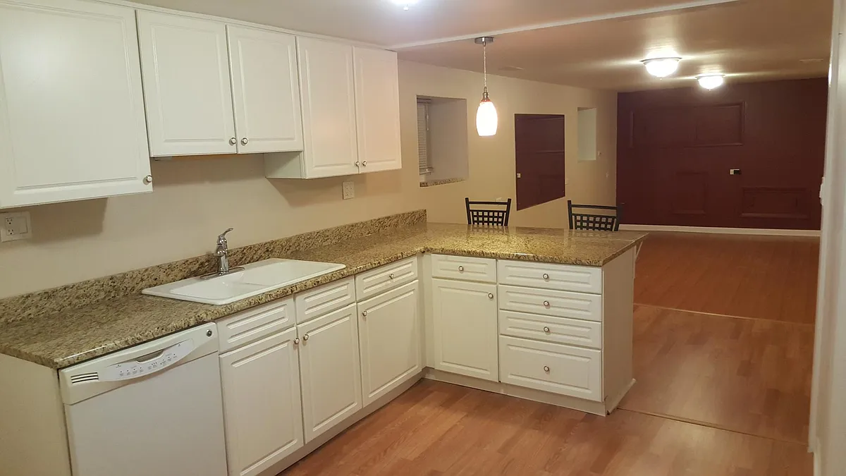 Building Photo - 5600 N Karlov Ave #BASEMENT