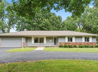 9715 Mission Rd, Overland Park, KS 66206