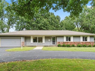 9715 Mission Rd, Overland Park, KS, 66206