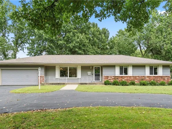9715 Mission Rd, Overland Park, KS 66206