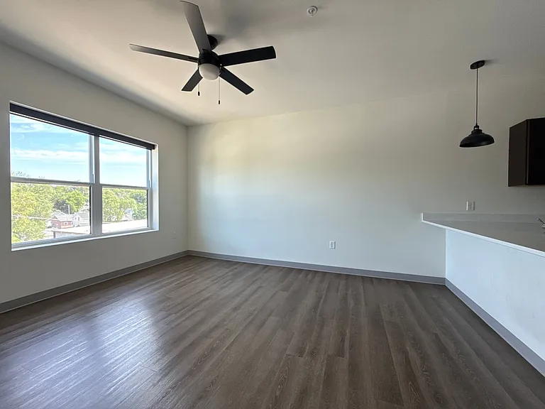 The Leo at the Hub Apartments — Photo 31