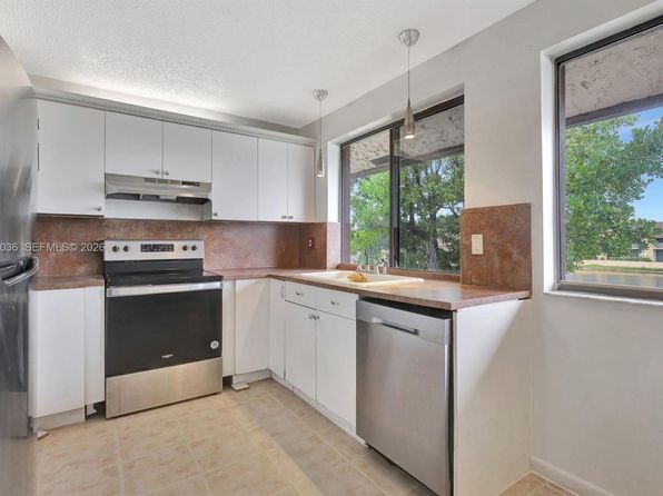 615 NW 210th St APT 201-25