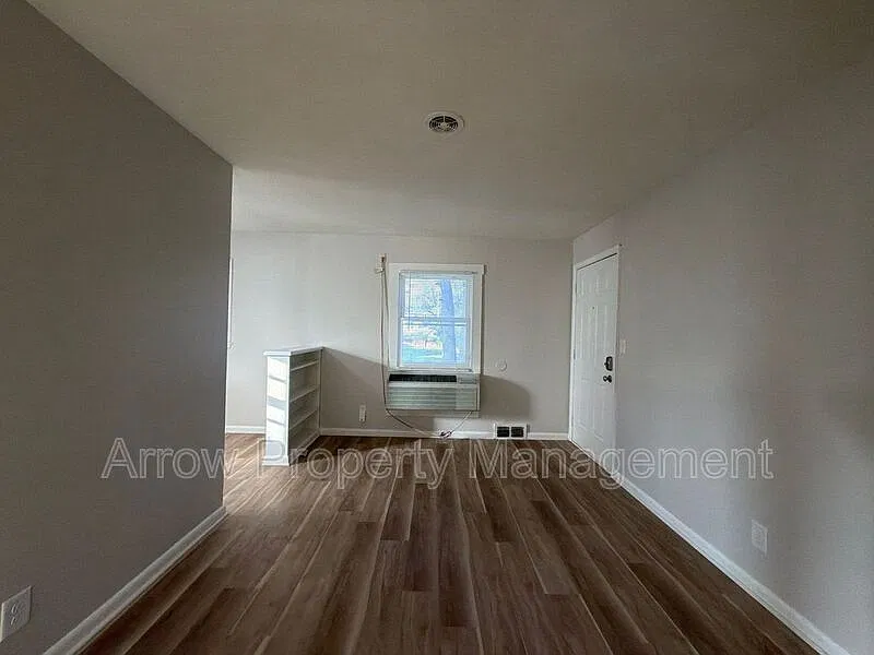 2 bed, 1.0 bath, $865 — Photo 4