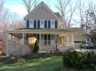 12 Westmoreland Dr, Sterling, VA 20165