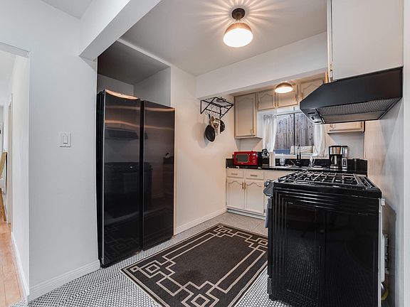 5th image of 1644 Lucretia Ave #1/2