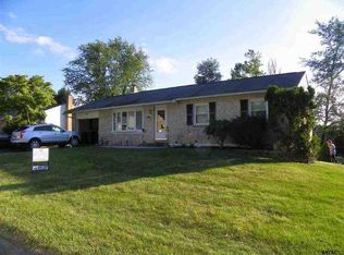 30 Covington Dr, Shrewsbury, PA 17361