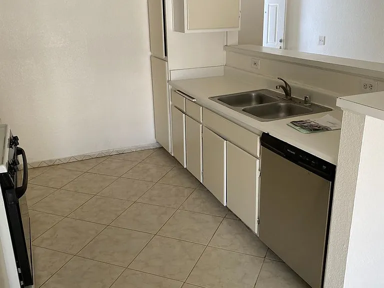 10231 Lawson Ave — Photo 7