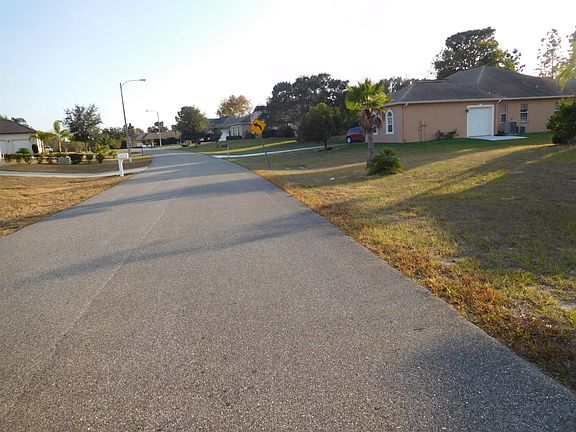 Exterior Neighborhood (street photo)