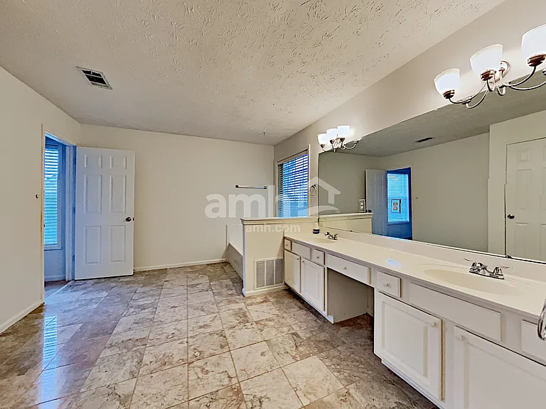 305 Saddle Bridge Dr — Photo 15