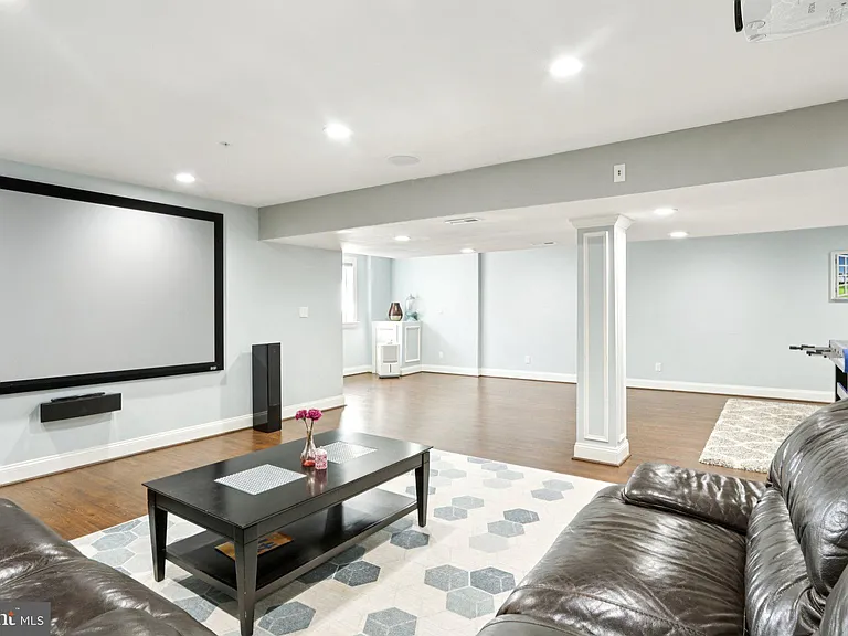 1035 Thorndale Dr — Photo 49