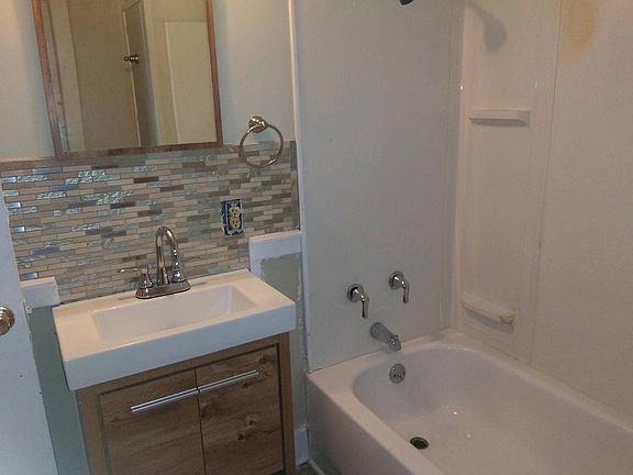 5th image of 1010 N Osage St