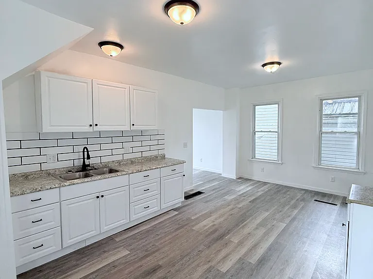 1003 Wayne Ave — Photo 3