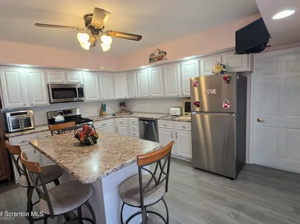 208 W Taylor St, Taylor, PA 18517