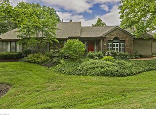 296 Overlook Brook Dr, Chagrin Falls, OH 44023