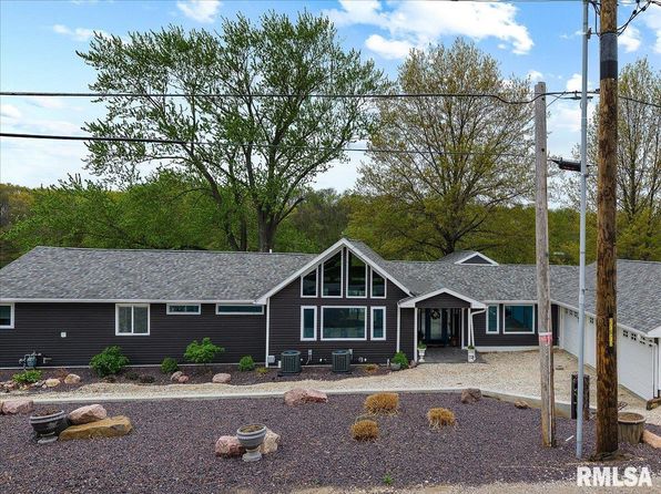 1036 W Shore Dr, Galesburg, IL 61401