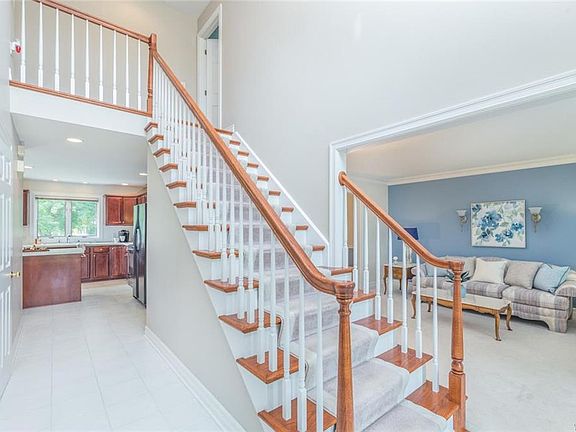 2nd image of 4090 Thornwood Ln