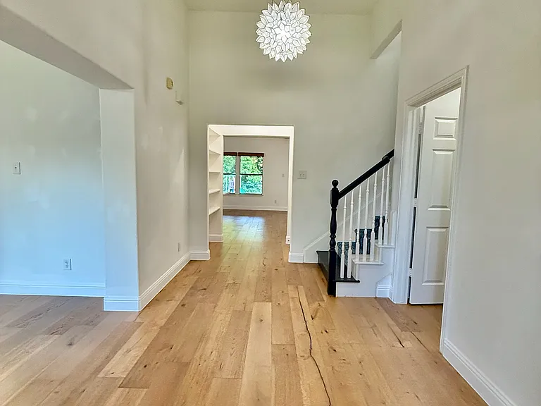 147 Country Lakes Dr — Photo 3