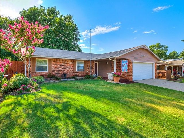 1st image of 1008 Oakwood Dr
