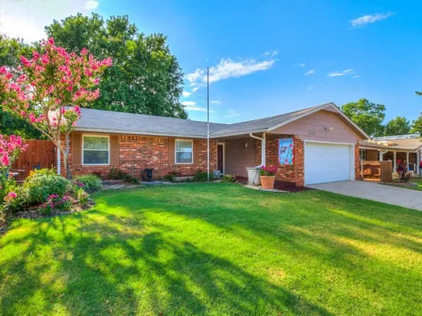 1008 Oakwood Dr, Yukon, OK 73099