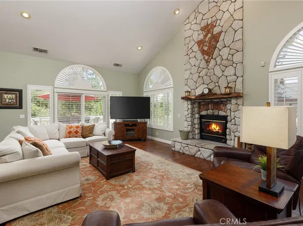 28575 Manitoba Dr, Lake Arrowhead, CA 92352