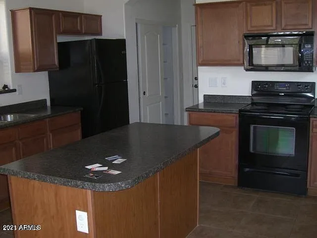 73 W Castle Rock Rd — Photo 2