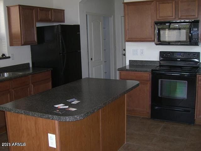 2nd image of 73 W Castle Rock Rd