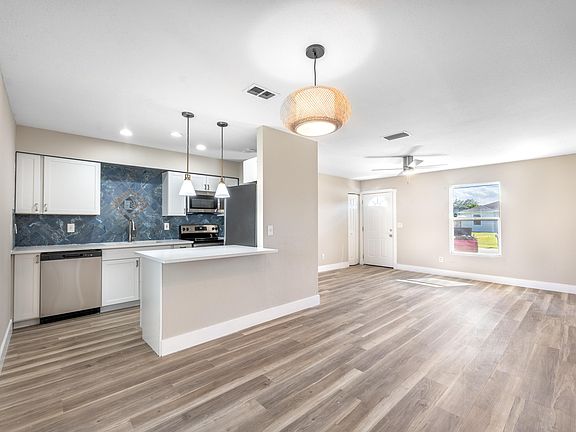 2nd image of 1133 SW Sudder Avenue