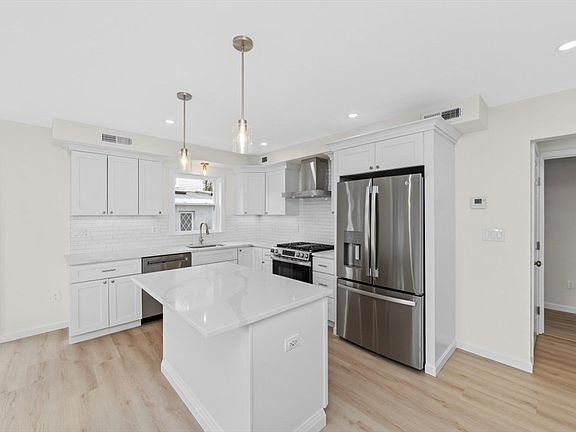 4th image of 48 Ash Ave #B