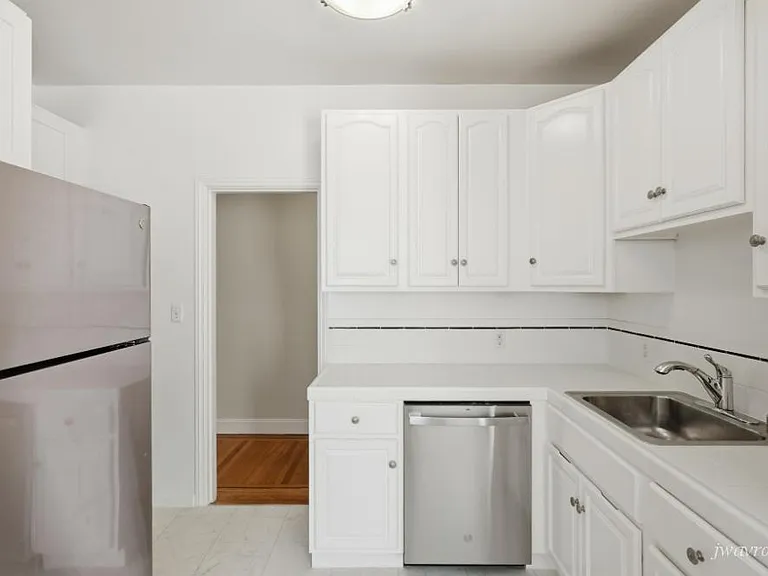 159 19th Ave #4 — Photo 1