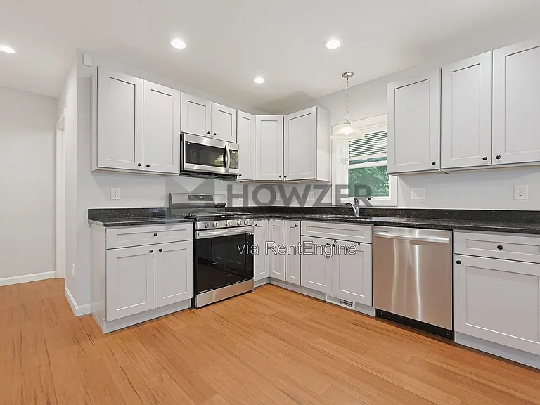 4 Johnson St #B — Photo 4
