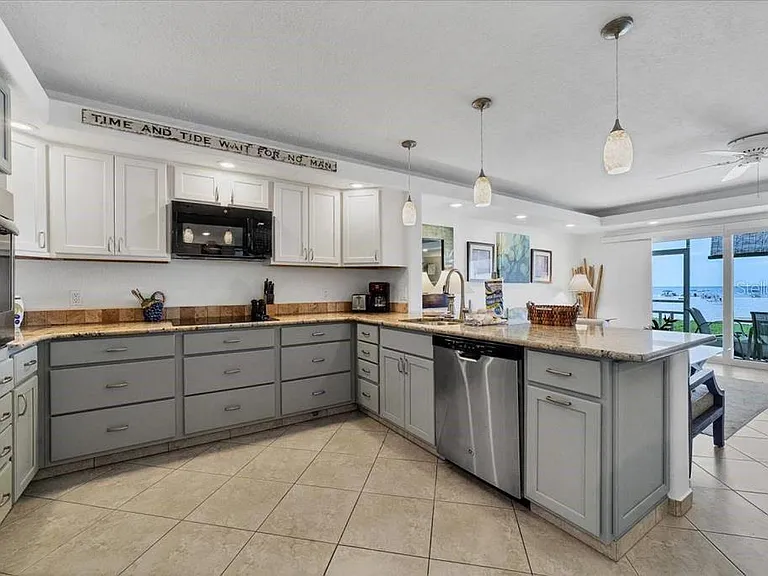 6154 Midnight Pass Rd #104 — Photo 3