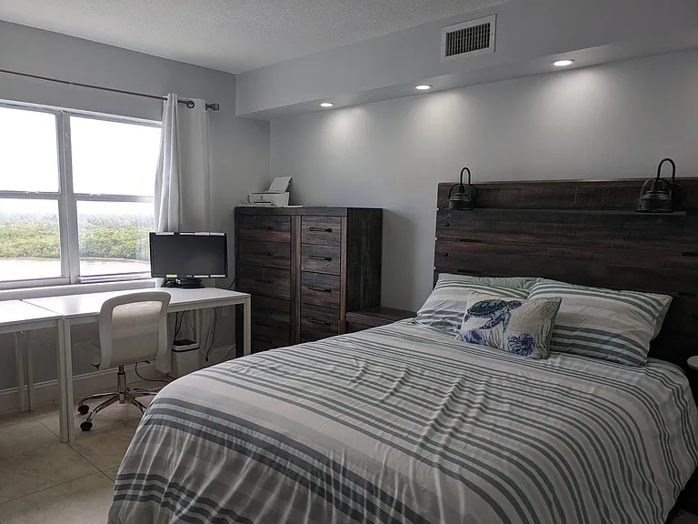 Kings Point Dr — Photo 15