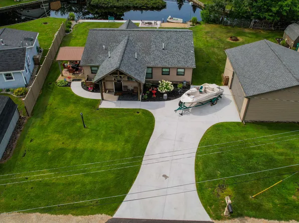 116 Miami Dr, Houghton Lake, MI 48629