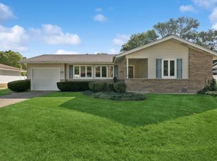 991 Cedar Ln, Elk Grove Village, IL 60007