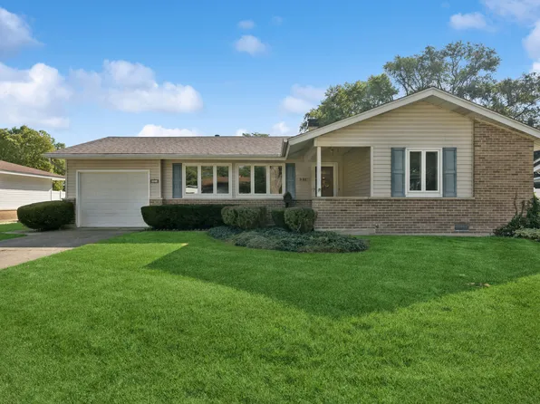 991 Cedar Ln, Elk Grove Village, IL 60007